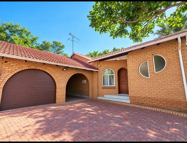 4 BEDROOM HOUSE FOR SALE IN HEUWELOORD